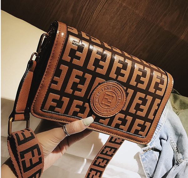 2020 women bags designer small messenger bag soft pu leather ladies crossbody bags female bolsas with wide strap
2020 women bags designer small messenger bag soft pu leather ladies crossbody bags female bolsas with wide strap
