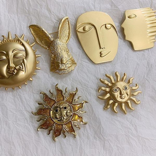 vintage gold brooch european and american temperament female brooch western accessories brooch luxury badge jewelry
vintage gold brooch european and american temperament female brooch western accessories brooch luxury badge jewelry