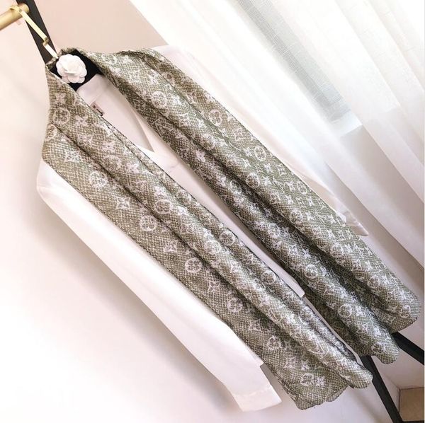 the wholesale sales of 2020 chinese silk women's shawl silk scarves, 5 kinds of color letters pattern, Blue;gray
the wholesale sales of 2020 chinese silk women's shawl silk scarves, 5 kinds of color letters pattern, Blue;gray