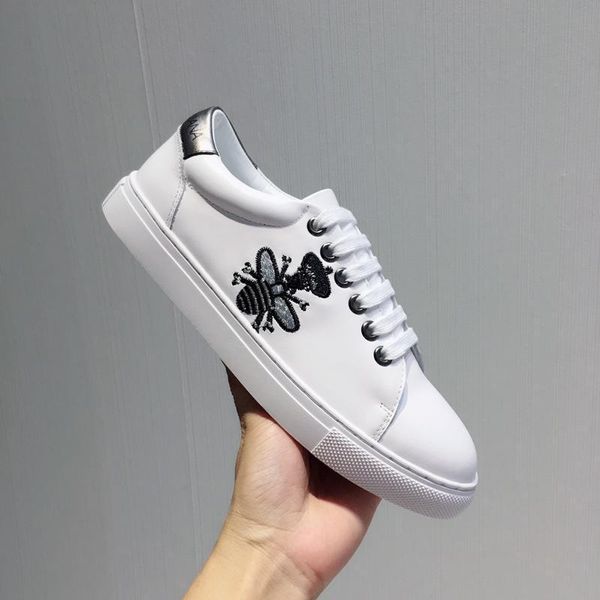 2020t new trend embroidered graffiti leather casual shoes outdoor men and women sports shoes fashion wild couple shoes, size 35-451, Black
2020t new trend embroidered graffiti leather casual shoes outdoor men and women sports shoes fashion wild couple shoes, size 35-451, Black