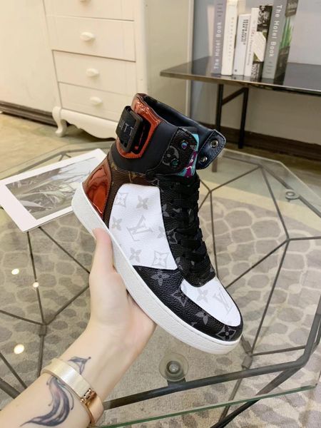 2020-2019ss luxury designer men and women leather casual shoes party couple shoes fashion wild sports shoes size: 35-45
2020-2019ss luxury designer men and women leather casual shoes party couple shoes fashion wild sports shoes size: 35-45