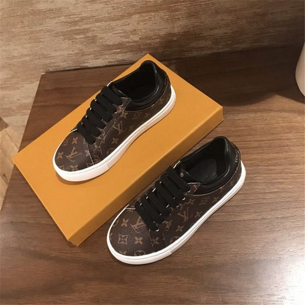 20ss classic 1 basketball shoes children boy girl kid youth flat skateboarding sports shoes skate sneaker size eur26-35, Black;red
20ss classic 1 basketball shoes children boy girl kid youth flat skateboarding sports shoes skate sneaker size eur26-35, Black;red