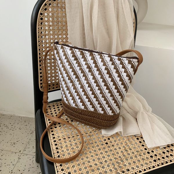 новый французский дизайн моды тканые bucket bag элегантная сумка для отдыха плеча ширина 25см высота 24см толщина 12см
новый французский дизайн моды тканые bucket bag элегантная сумка для отдыха плеча ширина 25см высота 24см толщина 12см