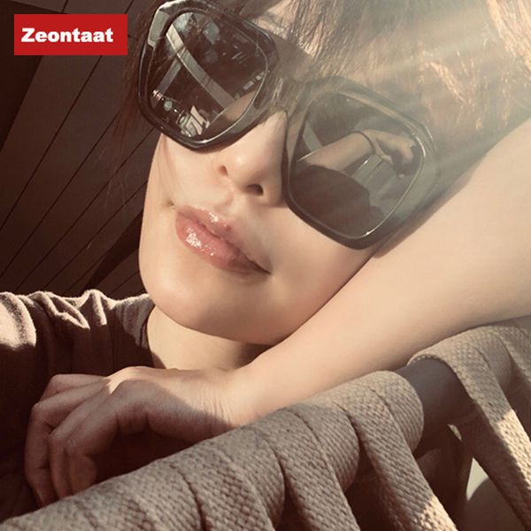 2020 new retro big frame sunglasses fashion rice nail ocean film sunglasses cross-border women, White;black
2020 new retro big frame sunglasses fashion rice nail ocean film sunglasses cross-border women, White;black