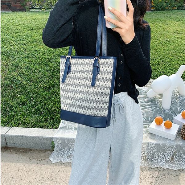 fashionable luxury female bag new large capacity canvas net red mobile wild casual shoulder bag ing
fashionable luxury female bag new large capacity canvas net red mobile wild casual shoulder bag ing