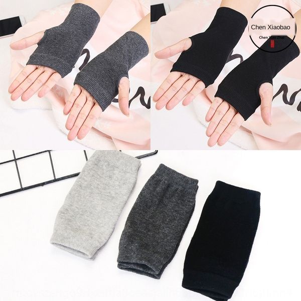 korean style autumn warm and winter men's and women's warm half finger work typing fingerless gloves mobile game open finger glove
korean style autumn warm and winter men's and women's warm half finger work typing fingerless gloves mobile game open finger glove