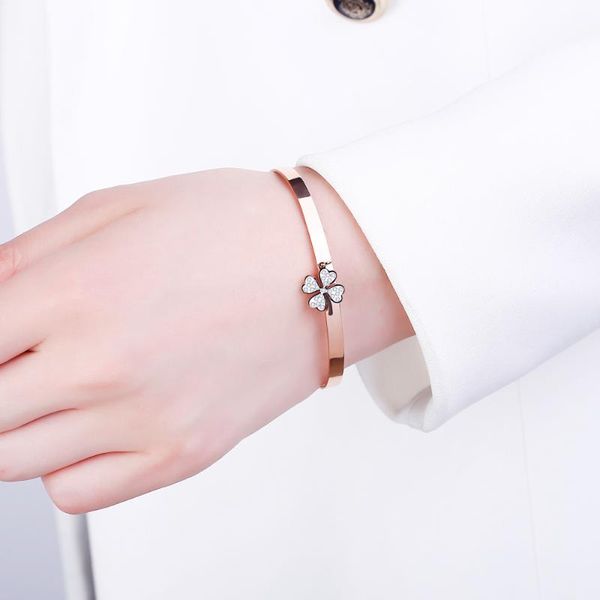 simple stainless steel bracelets&bangles for woman gold silvery four-leaf cover pendant crystal vintage bangle jewelry gift 2020, Black
simple stainless steel bracelets&bangles for woman gold silvery four-leaf cover pendant crystal vintage bangle jewelry gift 2020, Black