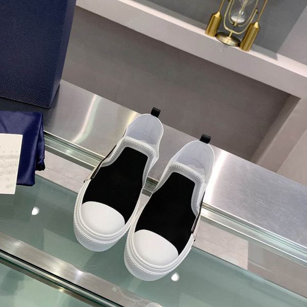 designer womens canvas shoes luxury black white gray color matching round head flat sneakers with box size 35-40
designer womens canvas shoes luxury black white gray color matching round head flat sneakers with box size 35-40