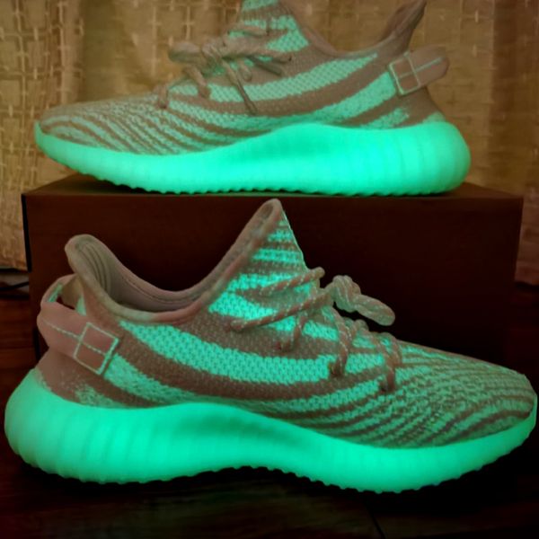 get the deals on v2 triple white cream glow in the dark kanye west shoes mens womens cp9368 running sneakers trainer shopping, White;red
get the deals on v2 triple white cream glow in the dark kanye west shoes mens womens cp9368 running sneakers trainer shopping, White;red