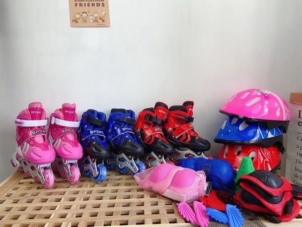 w5264 new children's full set of skating shoes skating shoes single flash flash roller skates skates size adjustable, Black
w5264 new children's full set of skating shoes skating shoes single flash flash roller skates skates size adjustable, Black