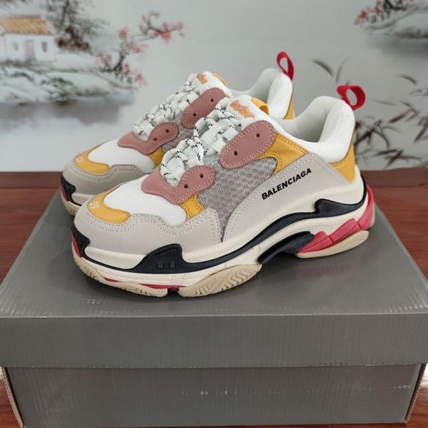 2020tn designer to create casual and comfortable all-match sports shoes, travel shoes outsole non-slip design with original box delivery, Black
2020tn designer to create casual and comfortable all-match sports shoes, travel shoes outsole non-slip design with original box delivery, Black