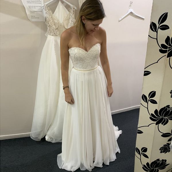romantic beach chiffon wedding dresses strapless a line lace appliques sleeveless bohemian bridal gown custom made, White
romantic beach chiffon wedding dresses strapless a line lace appliques sleeveless bohemian bridal gown custom made, White