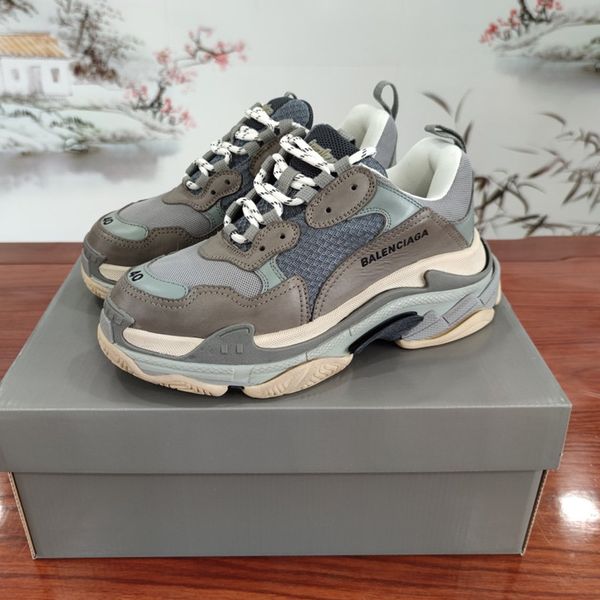 2020yi designer to create casual and comfortable all-match sports shoes, travel shoes outsole non-slip design with original box delivery, Black
2020yi designer to create casual and comfortable all-match sports shoes, travel shoes outsole non-slip design with original box delivery, Black