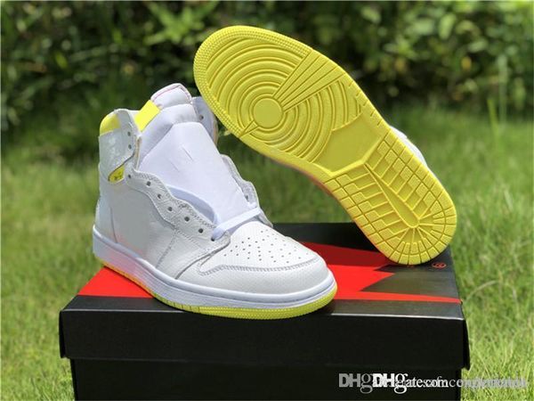 2019 air authentic 1 high og first class flight retro white dynamic yellow 1s black 555088-170 men basketball shoes sneakers with box 
2019 air authentic 1 high og first class flight retro white dynamic yellow 1s black 555088-170 men basketball shoes sneakers with box