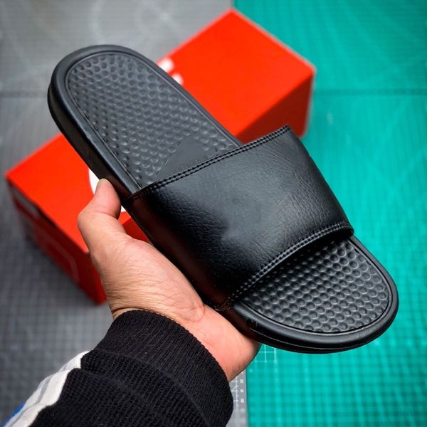 2020 new original single naké men and women classic design luxury flat slippers beach slippers indoor and outdoor sandals, Black;red
2020 new original single naké men and women classic design luxury flat slippers beach slippers indoor and outdoor sandals, Black;red