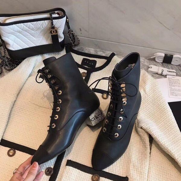 2020e new high-end custom british style high help women's booties, trend wild high-heeled boots martin boots women
2020e new high-end custom british style high help women's booties, trend wild high-heeled boots martin boots women