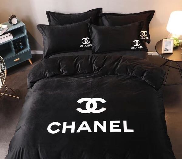 print bed suit 4pcs new size stripe frame white bedding sets europe and america bedding supplies
print bed suit 4pcs new size stripe frame white bedding sets europe and america bedding supplies