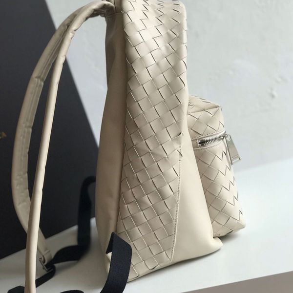 7a high-end custom designer new woven calfskin backpack classic and practical bag with vn cowhide, the capacity is moving not only for men
7a high-end custom designer new woven calfskin backpack classic and practical bag with vn cowhide, the capacity is moving not only for men