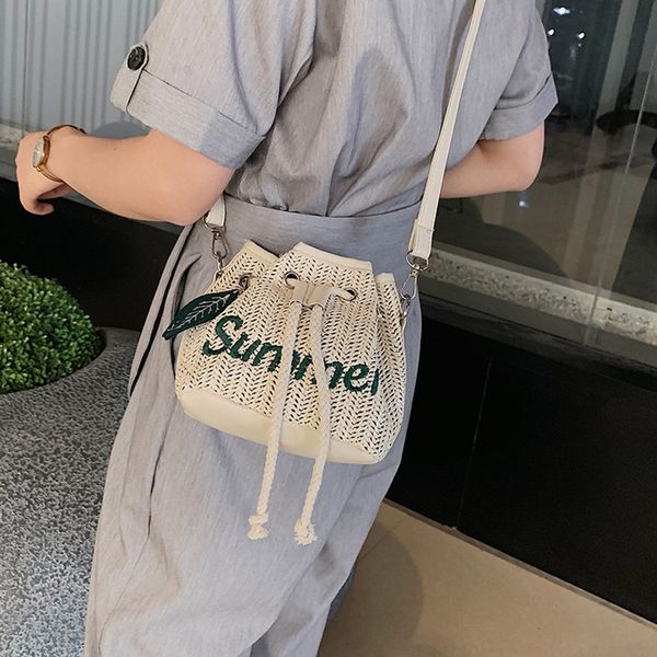 женщины лето горячие продажа соломы ковш пляжная сумка crossbody женский струнный дамы винтажные сумки унисекс колледж ветер сумка
женщины лето горячие продажа соломы ковш пляжная сумка crossbody женский струнный дамы винтажные сумки унисекс колледж ветер сумка