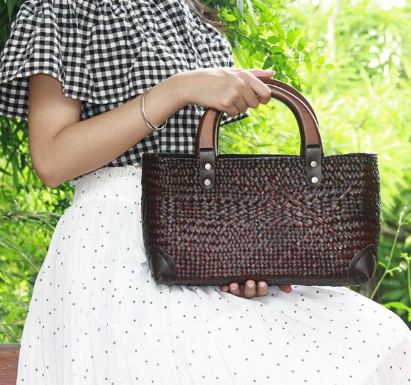 2020 new thai version of the seaweed bag woven bag package national wind woven retro wooden handle lady handbag
2020 new thai version of the seaweed bag woven bag package national wind woven retro wooden handle lady handbag