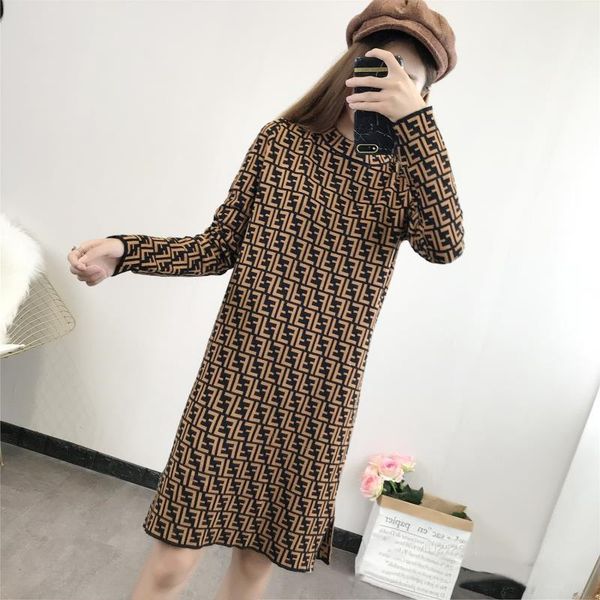 Womens high quality knitted dress Europe-America classic sexy split sweater FF letter luxury loose dress hedging base buttocks dress selling
Womens high quality knitted dress Europe-America classic sexy split sweater FF letter luxury loose dress hedging base buttocks dress selling