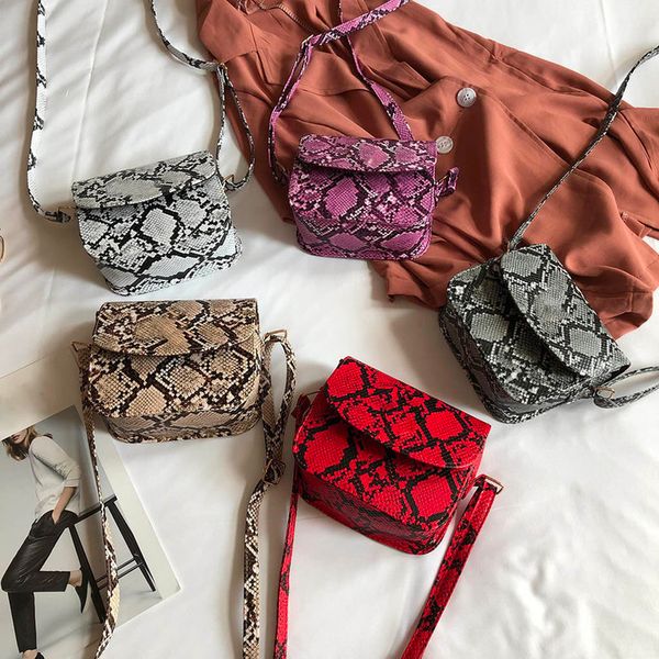 spring and summer new fashion womens outdoor buckle snake pattern messenger bag mobile phone bag shoulder bag buckle square
spring and summer new fashion womens outdoor buckle snake pattern messenger bag mobile phone bag shoulder bag buckle square