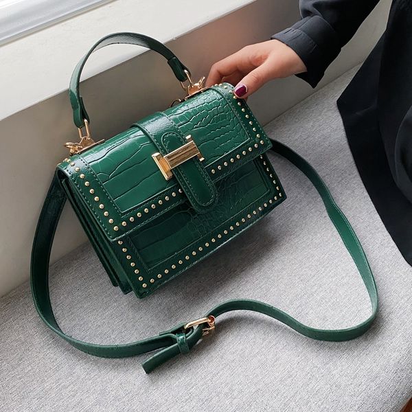 заклепки кожа pu crossbody сумки для женщин 2020 мода плеча сумка для женщин путешествия сумки и кошельки
заклепки кожа pu crossbody сумки для женщин 2020 мода плеча сумка для женщин путешествия сумки и кошельки