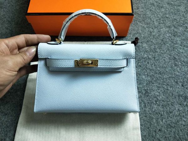 whosale handmade 19cm epsom leather design mini handbag,light blue,wax thread, have both gold and silver hardware,contact me for details
whosale handmade 19cm epsom leather design mini handbag,light blue,wax thread, have both gold and silver hardware,contact me for details