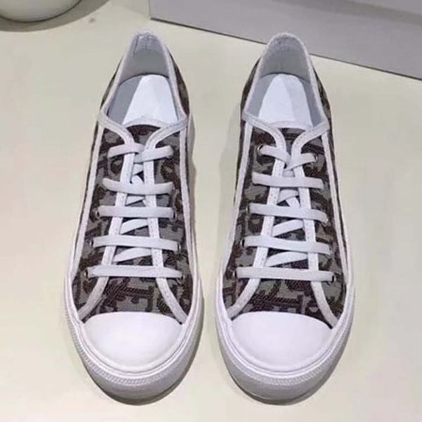 with box woman sneaker casual shoes trainers high qualit sports shoe size:35-41 by shoe06 d1603, Black
with box woman sneaker casual shoes trainers high qualit sports shoe size:35-41 by shoe06 d1603, Black