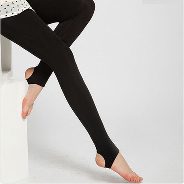 1pcs autumn stirrup leggings elastic velvet thermal ankle slim leggings for women casual solid pants, Black
1pcs autumn stirrup leggings elastic velvet thermal ankle slim leggings for women casual solid pants, Black