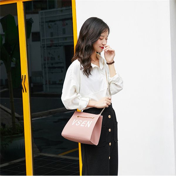 letter design handbag fashion woman portable briefcase business one shoulder bag large capacity tote bag
letter design handbag fashion woman portable briefcase business one shoulder bag large capacity tote bag