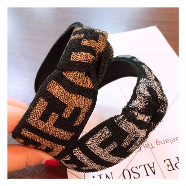 широкий английские буквы лента аксессуары ярких золотые среднего узла широкого край полоса волос оголовье дизайнер ювелирных изделий волосы, Silver
широкий английские буквы лента аксессуары ярких золотые среднего узла широкого край полоса волос оголовье дизайнер ювелирных изделий волосы, Silver