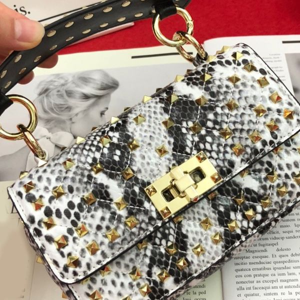 chain crossbody bag handbag purse wallets monogram bag fashion serpentine cowhide genuine leather rhombic embroidery women bag
chain crossbody bag handbag purse wallets monogram bag fashion serpentine cowhide genuine leather rhombic embroidery women bag