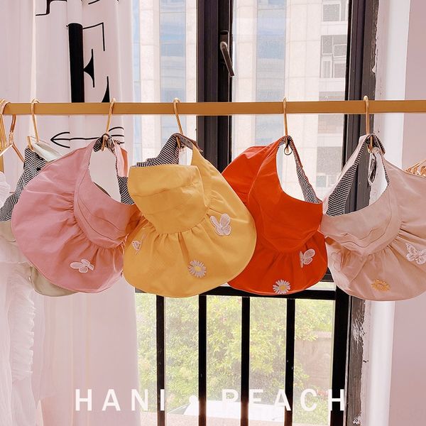 572 korean version ins net red daisy flower butterfly girl wind no fisherman sunscreen sunscreen hat shell fisherman hat summer, Blue;gray
572 korean version ins net red daisy flower butterfly girl wind no fisherman sunscreen sunscreen hat shell fisherman hat summer, Blue;gray