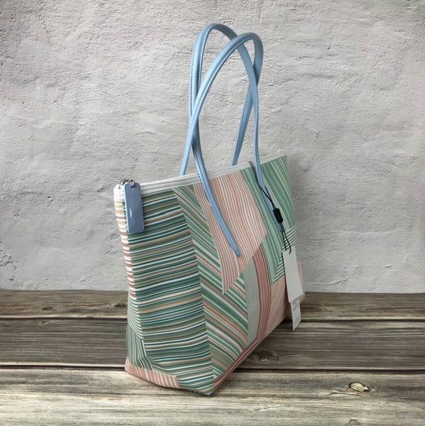 stripespattern designer large capacity fashion classic color selling popular woman good quality 20 urban beauty shoulder bags 
stripespattern designer large capacity fashion classic color selling popular woman good quality 20 urban beauty shoulder bags