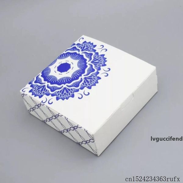 100 pcs gift mooncakes boxes chinese style blue and white porcelain paper boxes cake packing box for wedding party
100 pcs gift mooncakes boxes chinese style blue and white porcelain paper boxes cake packing box for wedding party