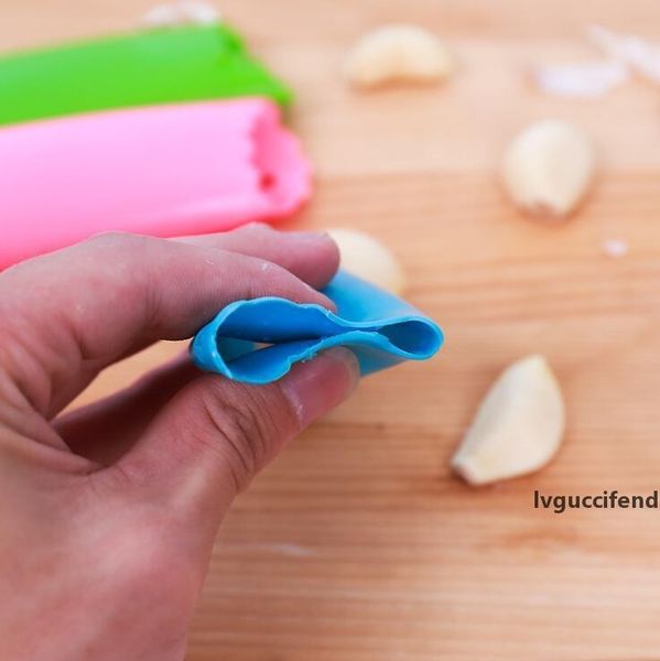 silicone garlic peeling device kitchen helper accessories stripper allium sativum peeler household indoors tools lxl651 
silicone garlic peeling device kitchen helper accessories stripper allium sativum peeler household indoors tools lxl651