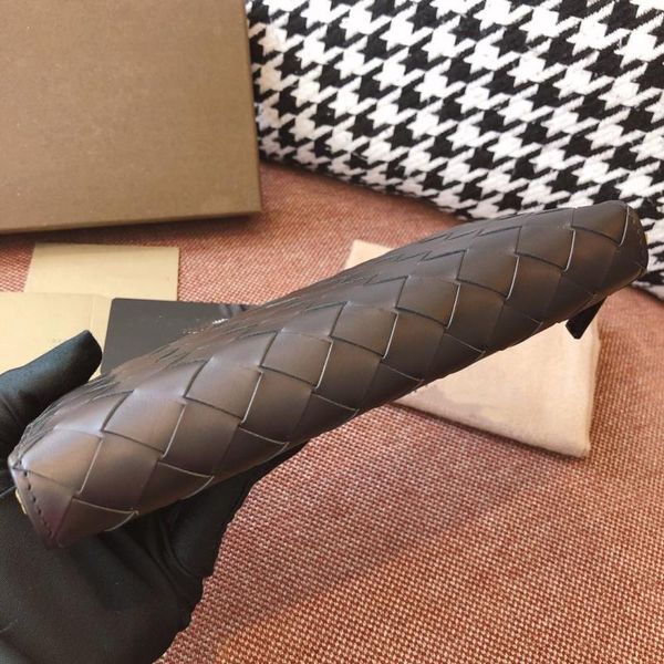 2020 men's new braided fetal cowhide hand-woven long wallet 19cm high-end customized classic business fashion bag 0454485, Red;black
2020 men's new braided fetal cowhide hand-woven long wallet 19cm high-end customized classic business fashion bag 0454485, Red;black