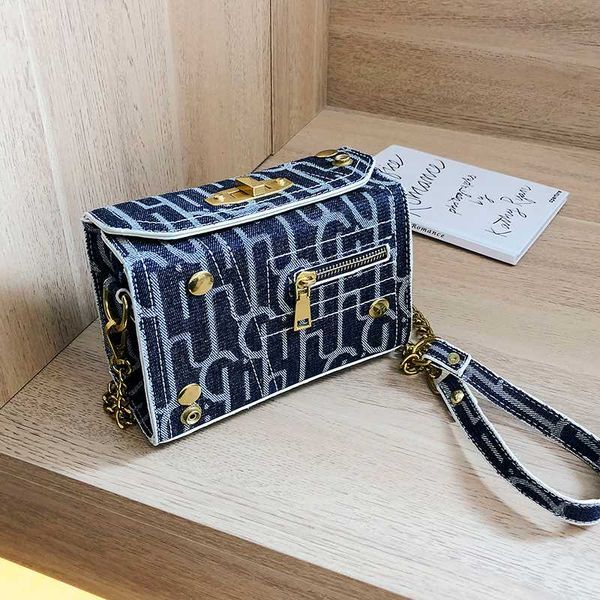 french design fashion chain box bag handbag & elegant square bag shoulder crossbody width 18cm height 13cm
french design fashion chain box bag handbag & elegant square bag shoulder crossbody width 18cm height 13cm