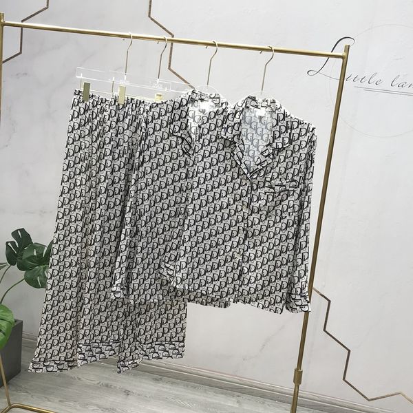 autumn couple's suit thin ice silk high-end long-sleeved clothes home pajamas home clothes style lapel pajamas female, Blue;red
autumn couple's suit thin ice silk high-end long-sleeved clothes home pajamas home clothes style lapel pajamas female, Blue;red