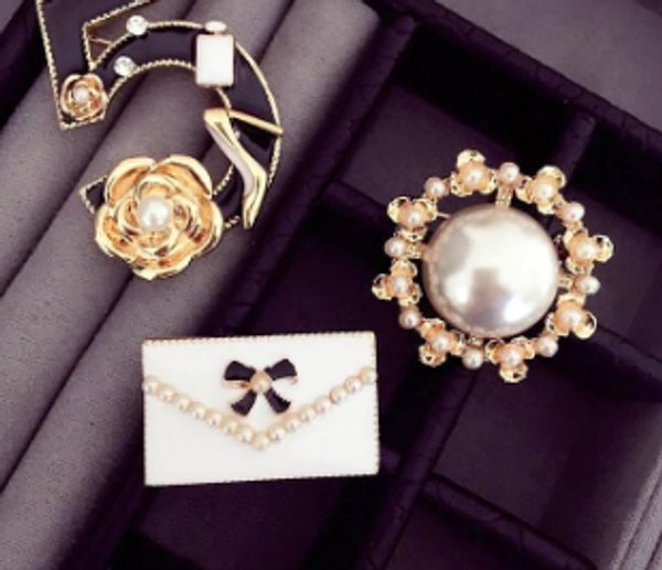 2019brand designestylish alloy bow brooch crystal brooch pins women clothing suits accessories letter brooches jewelry, Gray
2019brand designestylish alloy bow brooch crystal brooch pins women clothing suits accessories letter brooches jewelry, Gray