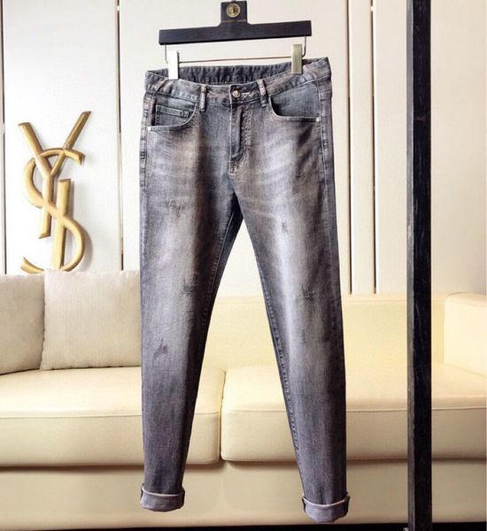 2020 new fashion menswear brand casual trousers blue regular jeans menswear designer slim denim straight pants size 28-38
2020 new fashion menswear brand casual trousers blue regular jeans menswear designer slim denim straight pants size 28-38
