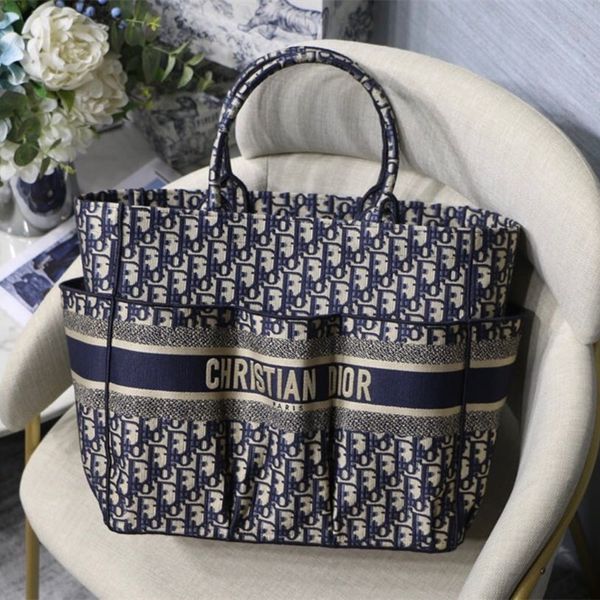 gardener bag 7a high-end quality can be customized classic presbyopia letter embroidery texture advanced with expensive gas capacity enough
gardener bag 7a high-end quality can be customized classic presbyopia letter embroidery texture advanced with expensive gas capacity enough