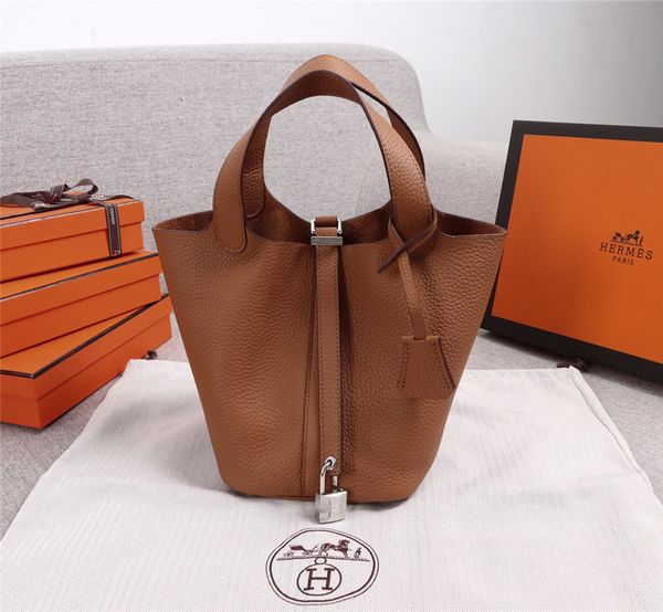 brand shopping bags luxury handbags large capacity leather materials european and american designer bags fashionable styles
brand shopping bags luxury handbags large capacity leather materials european and american designer bags fashionable styles