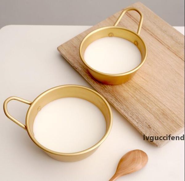 gold color korean traditional aluminum round rice bowl wine cup with handle for korean rice wine cup
gold color korean traditional aluminum round rice bowl wine cup with handle for korean rice wine cup