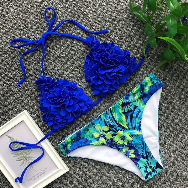 2pcs biquinis 2020 new women flowers brazilian stylish bikini swimwear halter triangle bather pool summer maillot de bain padded, White;black 
2pcs biquinis 2020 new women flowers brazilian stylish bikini swimwear halter triangle bather pool summer maillot de bain padded, White;black