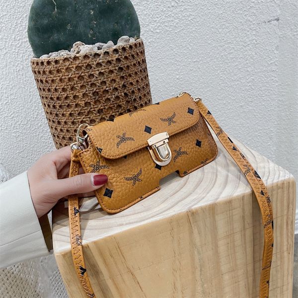 korean style fashion printing small new lock single messenger shoulder shoulder bag all-match fashion messenger bag, White
korean style fashion printing small new lock single messenger shoulder shoulder bag all-match fashion messenger bag, White