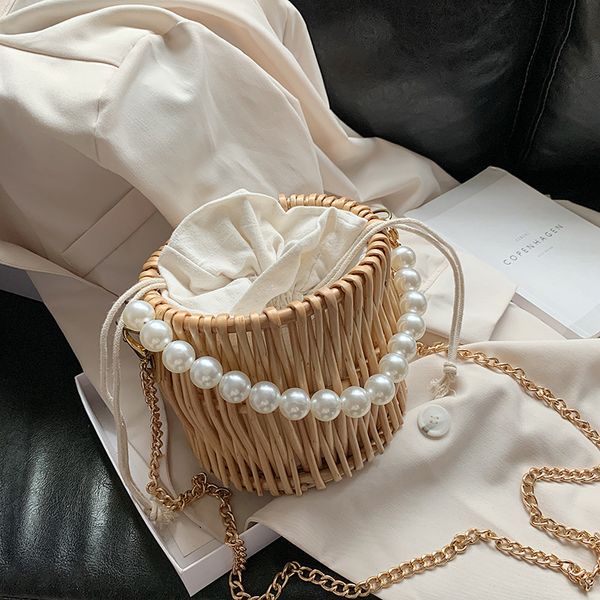 женщина сумка с большой pearl 2020 летних новых высокого качеством соломы женщин конструктор сумка цепь плечо сумка банкет
женщина сумка с большой pearl 2020 летних новых высокого качеством соломы женщин конструктор сумка цепь плечо сумка банкет