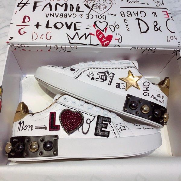 2020g new trend hand-painted graffiti leather casual shoes embroidered men and women sports shoes fashion wild couple shoes, size 35-451, Black
2020g new trend hand-painted graffiti leather casual shoes embroidered men and women sports shoes fashion wild couple shoes, size 35-451, Black