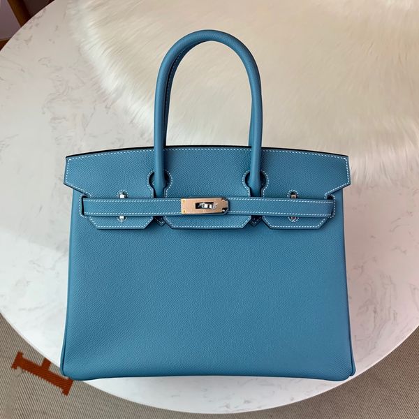 оптовой половина ручной epsom кожи дизайн handbag30cm, джинсовый синий цвет, воск нить, имеет как золото и серебро оборудования, быстрая дос
оптовой половина ручной epsom кожи дизайн handbag30cm, джинсовый синий цвет, воск нить, имеет как золото и серебро оборудования, быстрая дос